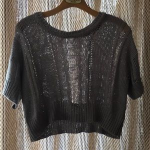 Cropped grey mid sleeve summer sweater.